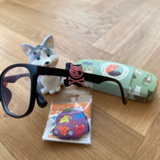 Startpakke til øjenklap til briller. Katte-tema.