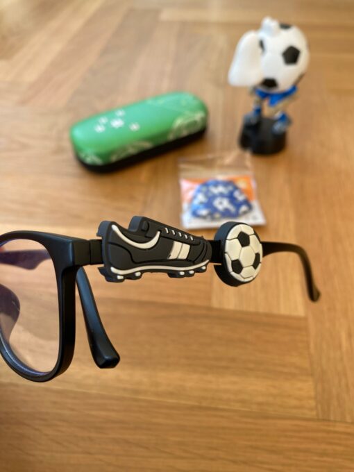 Startpakke til øjenklap til briller. Fodbold-tema.