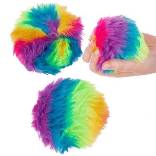 Squeezy med regnbuefarvet plys-stof. Bold til antistress og beroligelse.