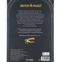 Bagsiden af Escape Challenge: Jagten på Museet – Beskrivelse af bogens indhold og funktioner som gåder, løsninger og FSC-papir.