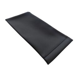 Fladt brilleetui med klaplukning. Grå farve.