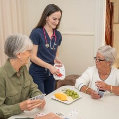 Time Time Plus Hvid. Ældre mennesker.