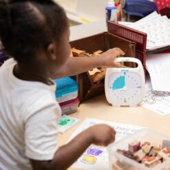 Time Timer Plus 20 minutter. Barn, der leger.