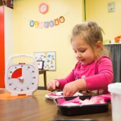 Time Timer Plus hvid. Med barn.